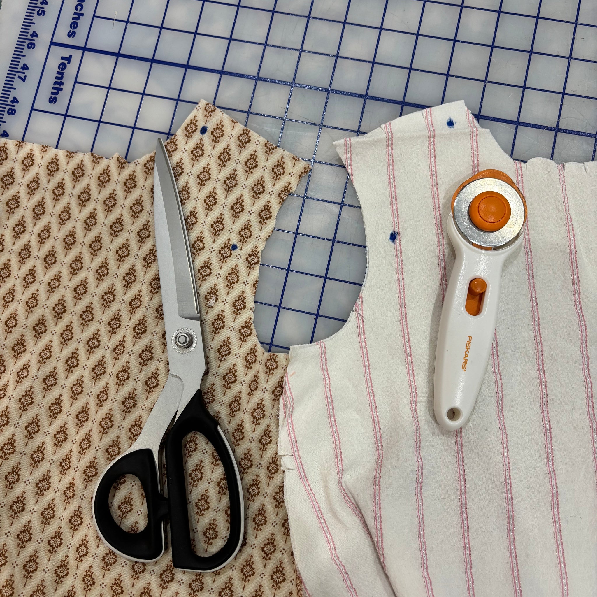 Arm hole comparison cut using scissors and rotary blade