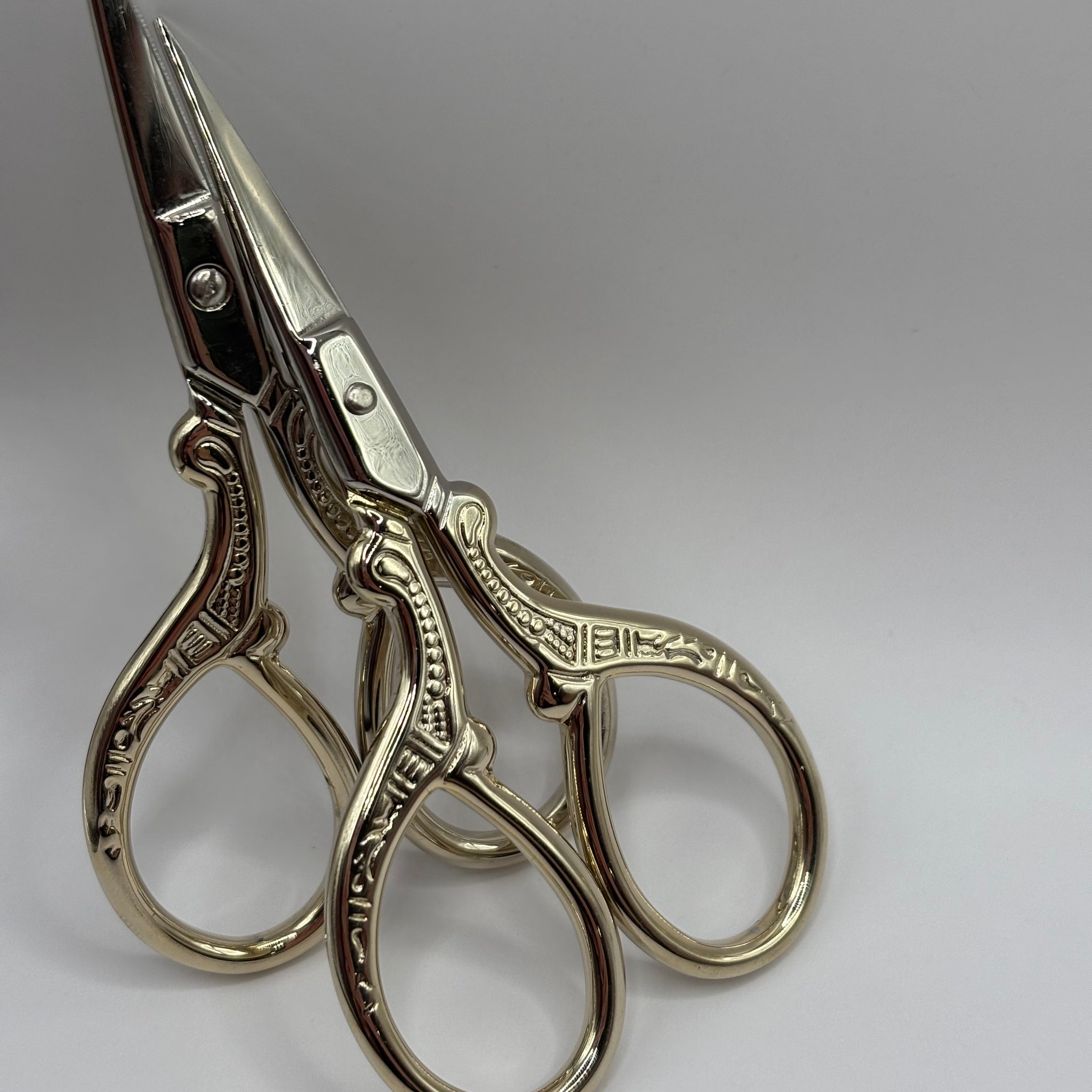 Image of two meta Sewing Snips