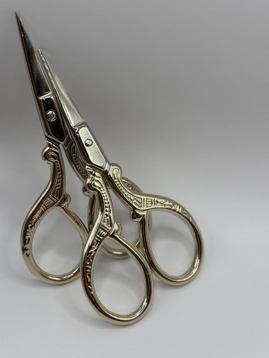 Image of two meta Sewing Snips